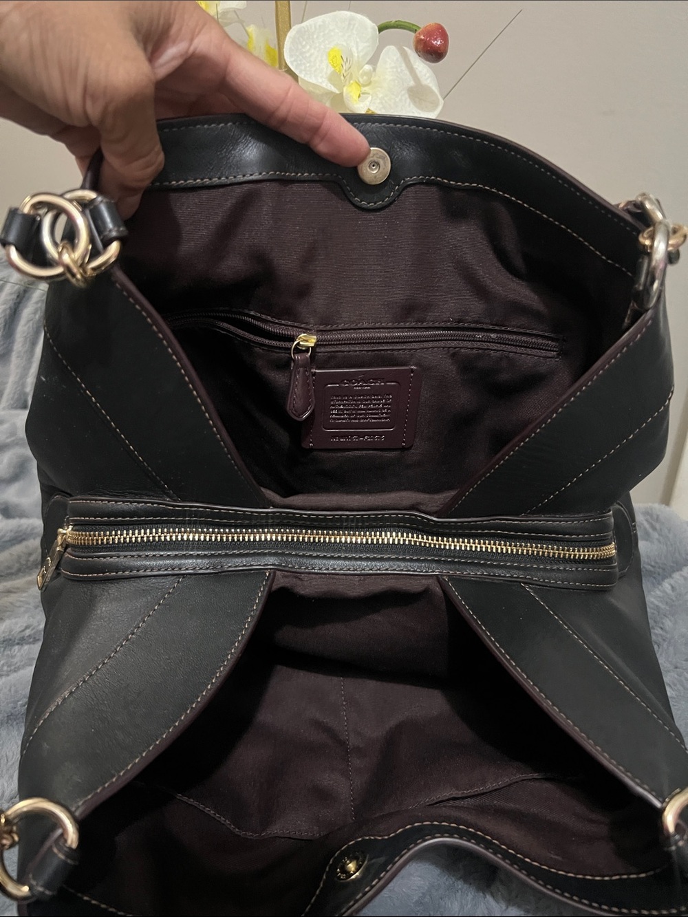 Coach Lexy Black & Tan Shoulder Bag EUC retail $349 - Picture 6 of 11